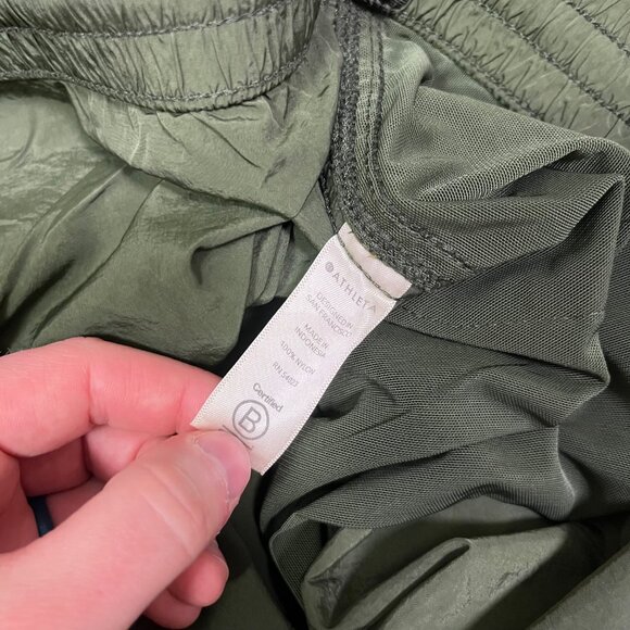 Athleta Athletic Expedition MR Side Stripe Loose Shorts Green Women’s Size 8 - Picture 9 of 10